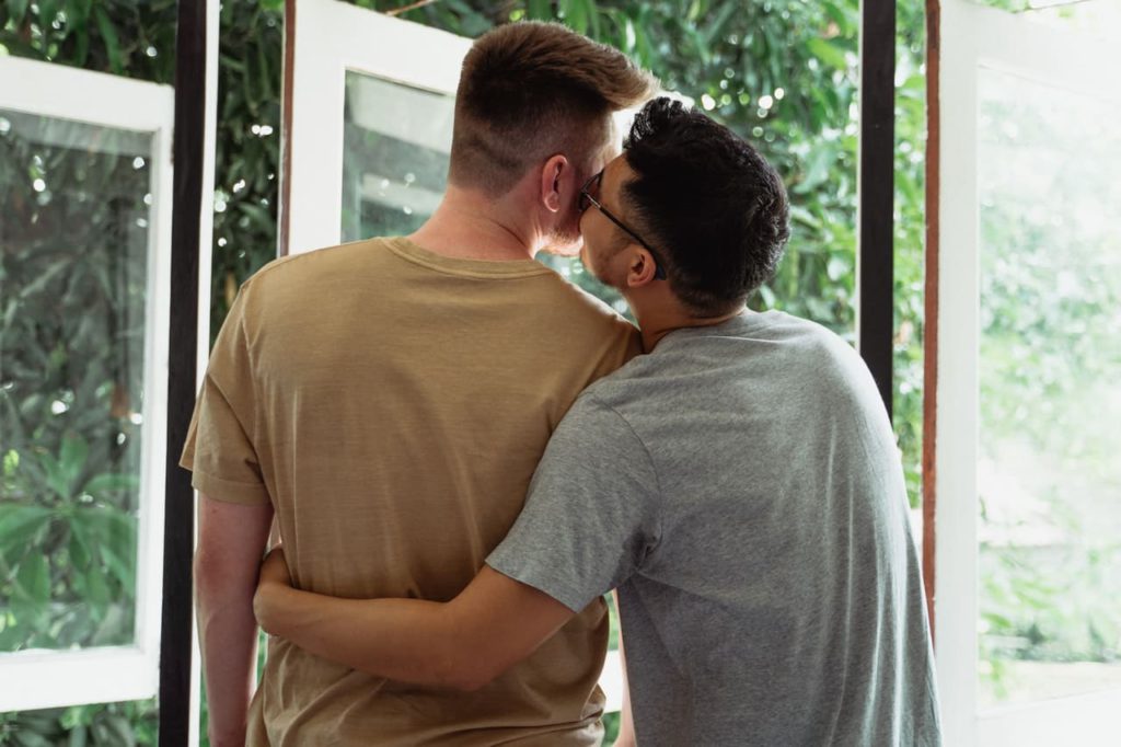 Titelbild: Setzt dieses glückliches Paar kennt die 5 Sprachen der Liebe